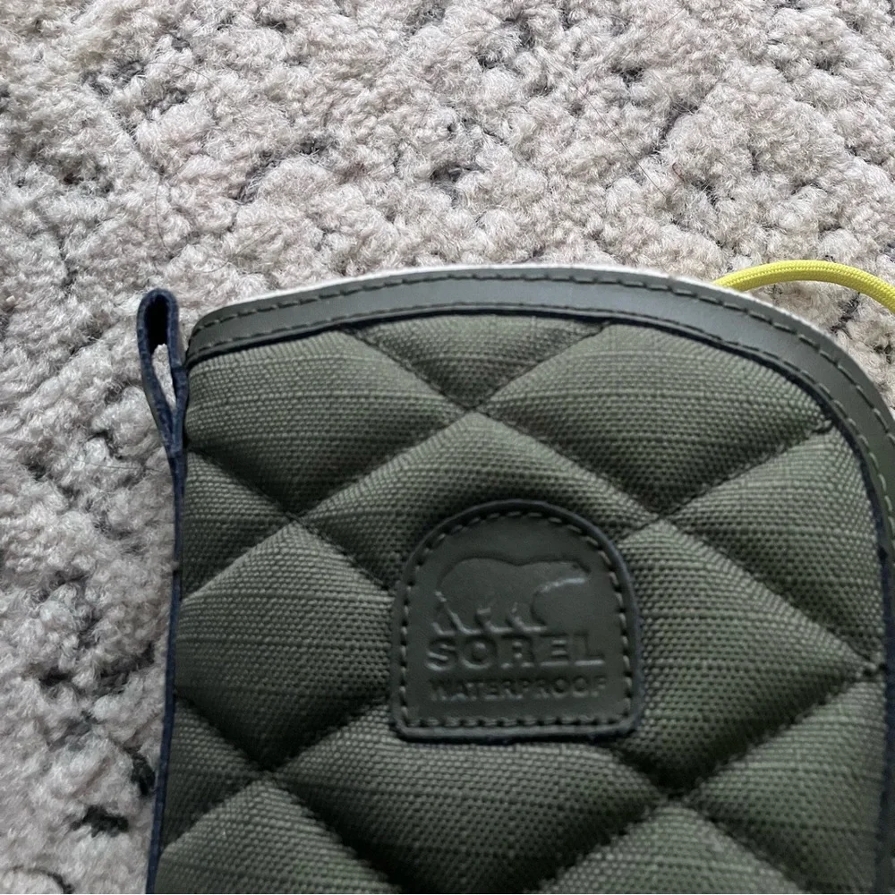 Sorel 6 waterproof Boot Lace Up Green Yellow High Insulated